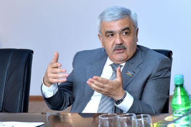 İqtisadiyyat Nazirliyində Rövnəq Abdullayevlə bağlı qadağa var?