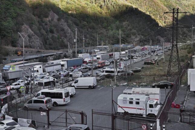 Ermənistanın 600-dən çox yük maşını Gürcüstan-Rusiya sərhədində qalıb