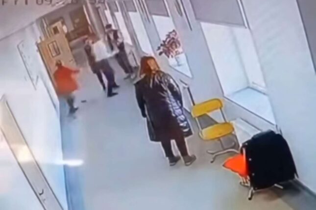 Lənkəranda DƏHŞƏT: Təhsil müəssisəsində direktor müavini şagirdi və xadiməni DÖYDÜ – VİDEO