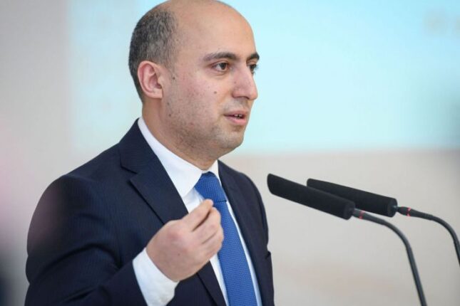 Nazir: Müəllimlər şeirin arxasında gizlənməsin, əzbərçilik oxuyub-anlamaq bacarığı deyil