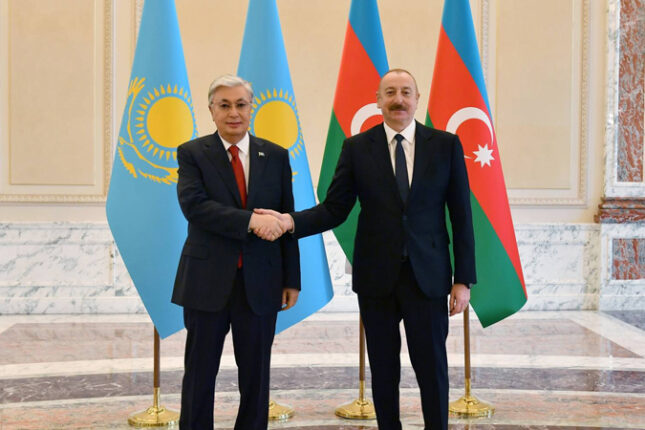 İlham Əliyev Tokayevi təbrik etdi İlham Əliyev Tokayevi təbrik etdi
