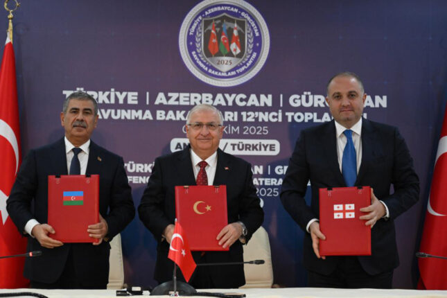 Müdafiə nazirlərinin üçtərəfli görüşü keçirildi