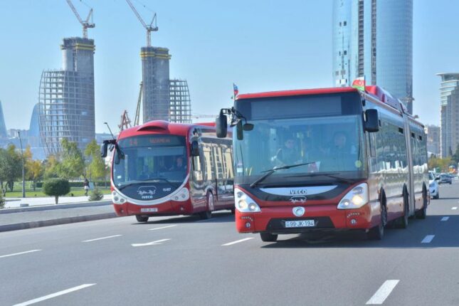 Bakı və Gəncədə vətəndaşlar “BakuBus”ların azlığından şikayətçidirlər