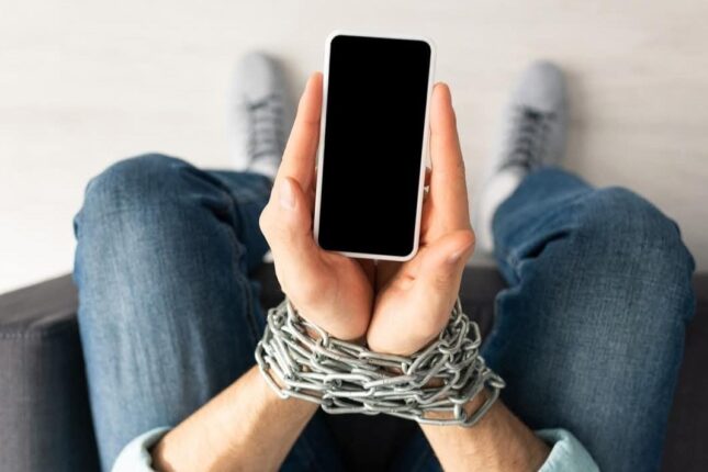 Jurnalistlərin telefonu əlindən alındı… Milli Məclisdə qəribə qadağa – NARAZILIQ