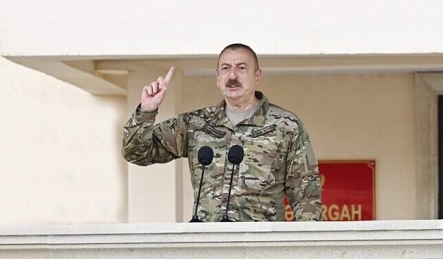 Prezident hərbi paraddan DANIŞDI