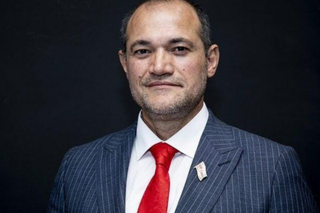 Taksi sürücülərinə avtobus zolağına girmək icazəsi verilsin – TƏKLİF Taksi sürücülərinə avtobus zolağına girmək icazəsi verilsin – TƏKLİF