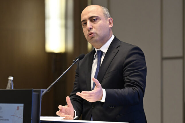 Əmrullayev təhsilə ayrılan vəsaiti dağıdır – Ekspert Əmrullayev təhsilə ayrılan vəsaiti dağıdır – Ekspert