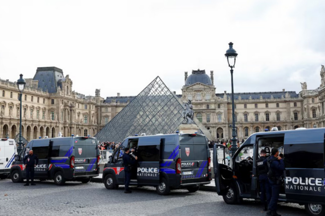 Luvr muzeyini qarət etməkdə şübhəli bilinən daha üç nəfər saxlanılıb Luvr muzeyini qarət etməkdə şübhəli bilinən daha üç nəfər saxlanılıb