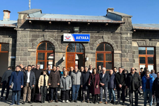 Türkiyə-Ermənistan sərhədində görüşdülər