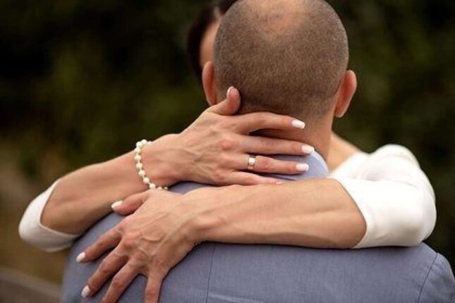 Həbsdəki sevgilisinə öpüşü ilə narkotik ötürdü – ŞOK TƏFƏRRÜAT Həbsdəki sevgilisinə öpüşü ilə narkotik ötürdü – ŞOK TƏFƏRRÜAT