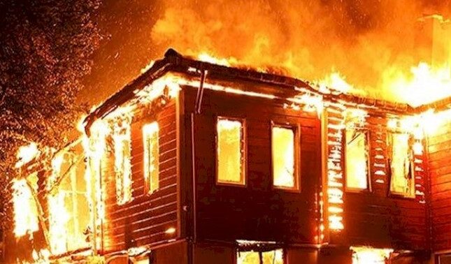 Meyxanaçının səsyazma studiyası yandı Meyxanaçının səsyazma studiyası yandı