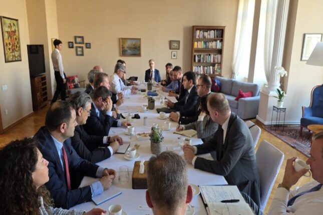 Hikmət Hacıyev NATO nümayəndə heyəti ilə sülh gündəliyini müzakirə edib Hikmət Hacıyev NATO nümayəndə heyəti ilə sülh gündəliyini müzakirə edib