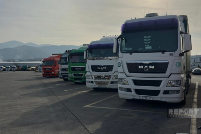 Gürcüstan 20 gündür Azərbaycan “TIR”larını gömrükdən buraxmır (FOTO) Gürcüstan 20 gündür Azərbaycan “TIR”larını gömrükdən buraxmır (FOTO)