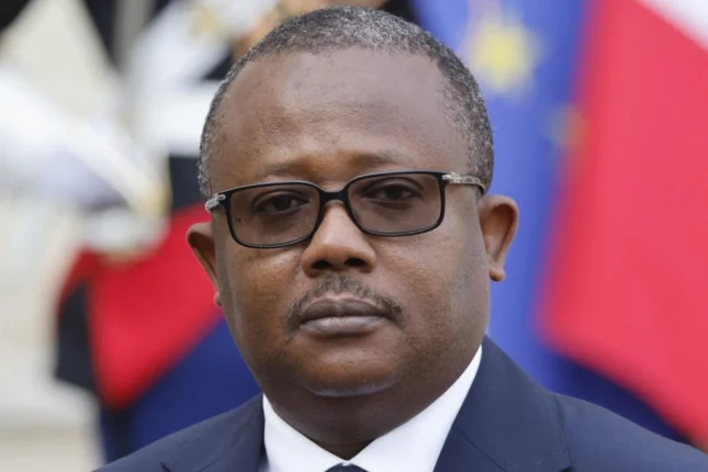 Bu ölkədə çevriliş: Prezident həbs edildi