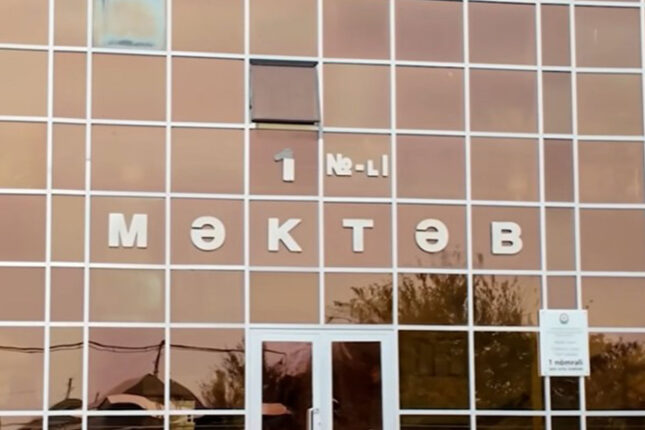 Naxçıvanda birabırçı hadisə: müəllim iki şagirdi qayışla bir birinə bağlayıb Naxçıvanda birabırçı hadisə: müəllim iki şagirdi qayışla bir birinə bağlayıb