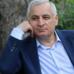 Baş redaktordan qəzerlərin bağlanmasına ETİRAZ bas-redaktordan-qezerlerin-baglanmasina-etiraz