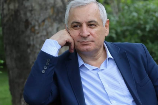 Baş redaktordan qəzerlərin bağlanmasına ETİRAZ Baş redaktordan qəzerlərin bağlanmasına ETİRAZ