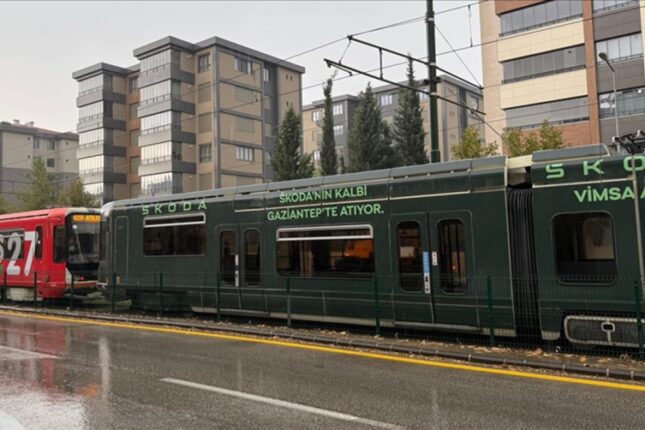 Türkiyədə tramvayı ildırım vurub, sərnişinlər təxliyə olunub – VİDEO