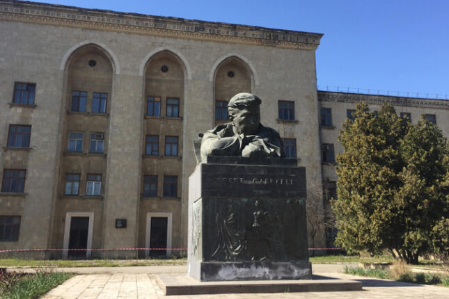 Cəfər Cabbarlının heykəlinin bərpasına 15 min lazımdır – “Azərbaycanfilm”dən çağırış