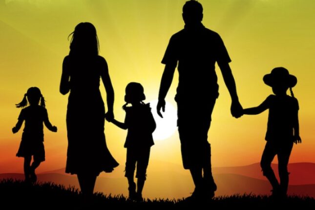 Azərbaycanda 3 uşağı olan anaların daha tez pensiyaya çıxması təklif olunur