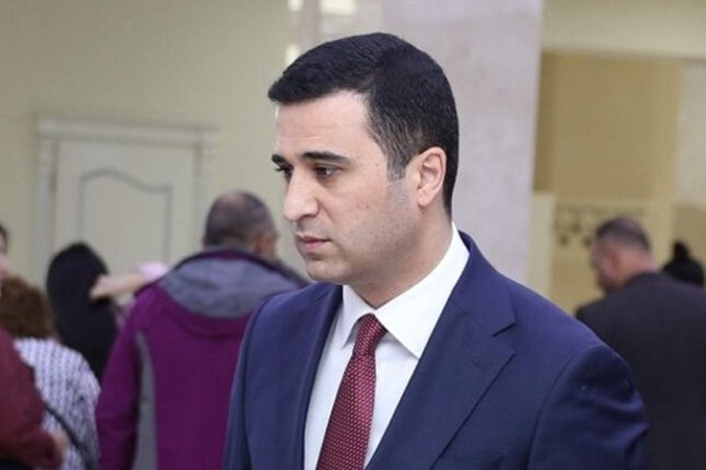 Sadiq Əliyev rəisi işdən çıxardı (FOTO)