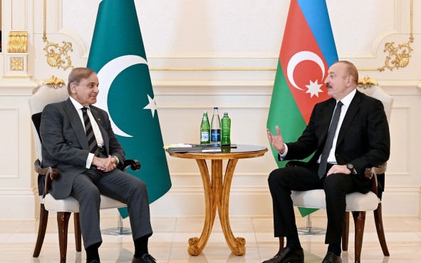 Prezident Şahbaz Şəriflə görüşdü – FOTOLAR Prezident Şahbaz Şəriflə görüşdü – FOTOLAR